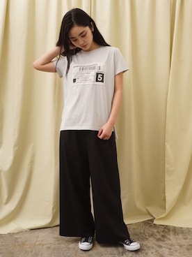 「アイテム（チノパンツ）」を使った、HERENCIA_SNAP さん（レディース・165cm）の夏コーディネート