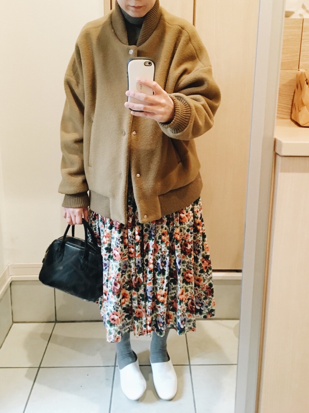 「YAECAのアイテム（スカート、その他）」を使った、rieさん（レディース・160cm）の冬コーディネートの1枚目の写真