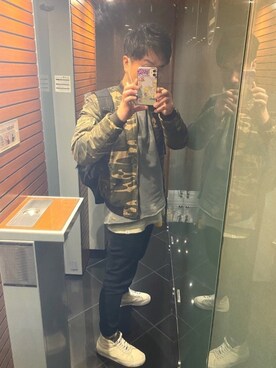 「SCOTCH & SODA（スコッチ アンド ソーダ）のアイテム（スウェット）」を使った、TAKUMIさん（メンズ・173cm）の秋コーディネート