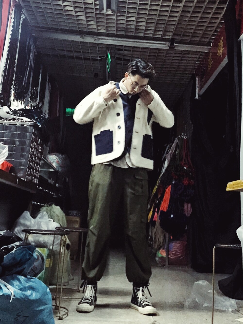 「秋」｜「CONVERSEのアイテム（シューズ、ブラック系）」を使った、王王王垚龙_5さん（メンズ・178cm）の秋コーディネートの1枚目の写真