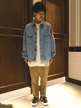 「サックスブルー」｜「アイテム（ブルゾン）」を使った、柿山翼さん（メンズ・170cm）の春コーディネート