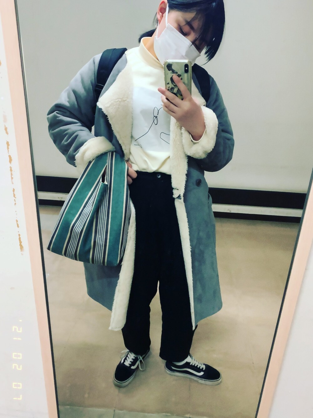 「coen、ムートンコート、VANS」｜「VANSのVANS ヴァンズ VN000D3HY28 OLD SKOOL オールドスクール BLACK 定番人気商品（スニーカー、ブラック系）」を使った、KA13さん（レディース・156cm）の冬コーディネートの1枚目の写真