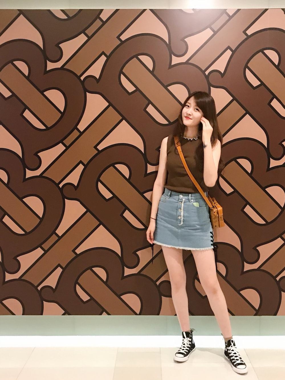 「iapm、burberry」｜「SLYのアイテム（タンクトップ、ブラウン系）」を使った、パンさん（レディース・180cm）の夏コーディネートの1枚目の写真