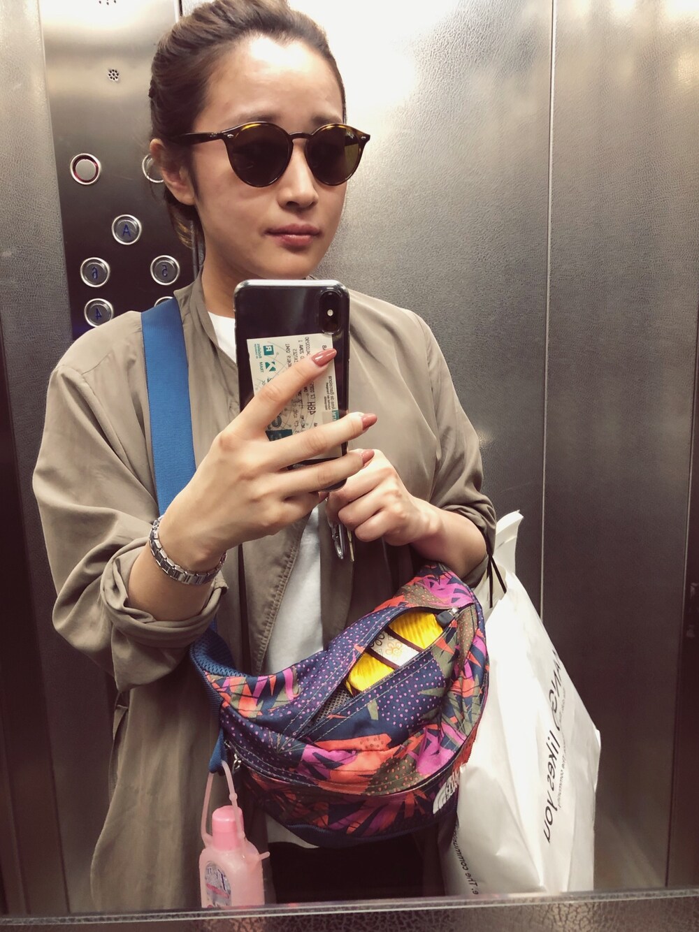 「シンプル、THE NORTH FACE、ray ban、カジュアル、パンツスタイル、モノトーン、プチプラ、ＧＷ、スニーカーコーデ」｜「American Apparelのアイテム（トレンチコート、ベージュ系）」を使った、kihoさん（レディース・151cm）の春コーディネートの1枚目の写真