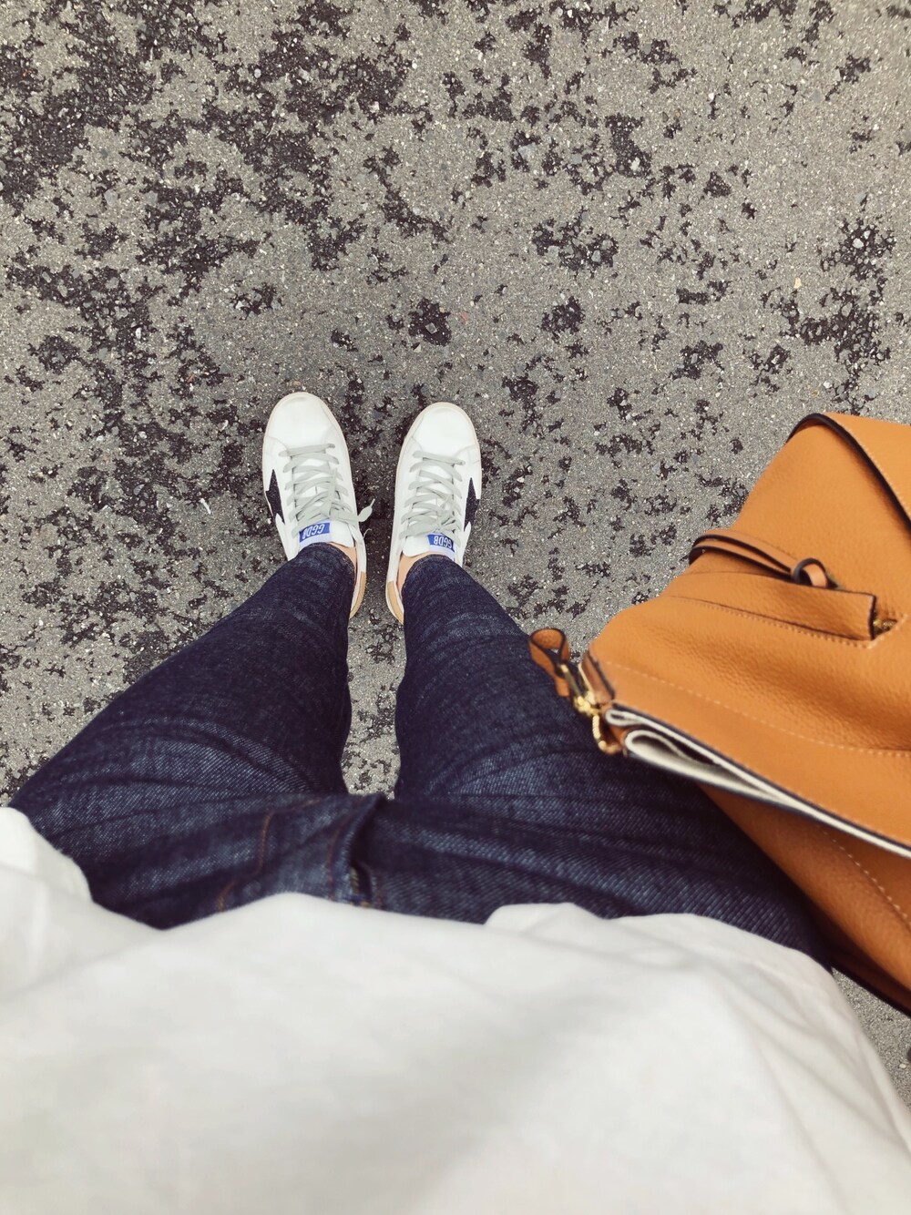 「デニム、upper hights、GOLDEN GOOSE、カジュアル、シンプルコーデ、低身長、デニムパンツ、白」｜「GOLDEN GOOSEのアイテム（スニーカー、その他）」を使った、kihoさん（レディース・150cm）の夏コーディネートの1枚目の写真