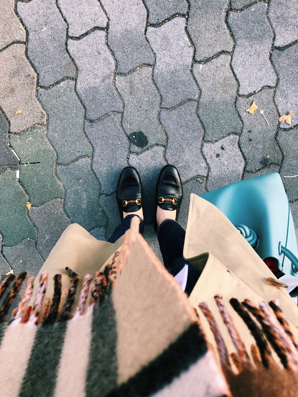 「シンプルコーデ、バーバリー、VASIC、burberry、休日スタイル、冬コーデ」｜「GUCCIのアイテム（ローファー、ブラック系）」を使った、kihoさん（レディース・152cm）の秋コーディネートの1枚目の写真