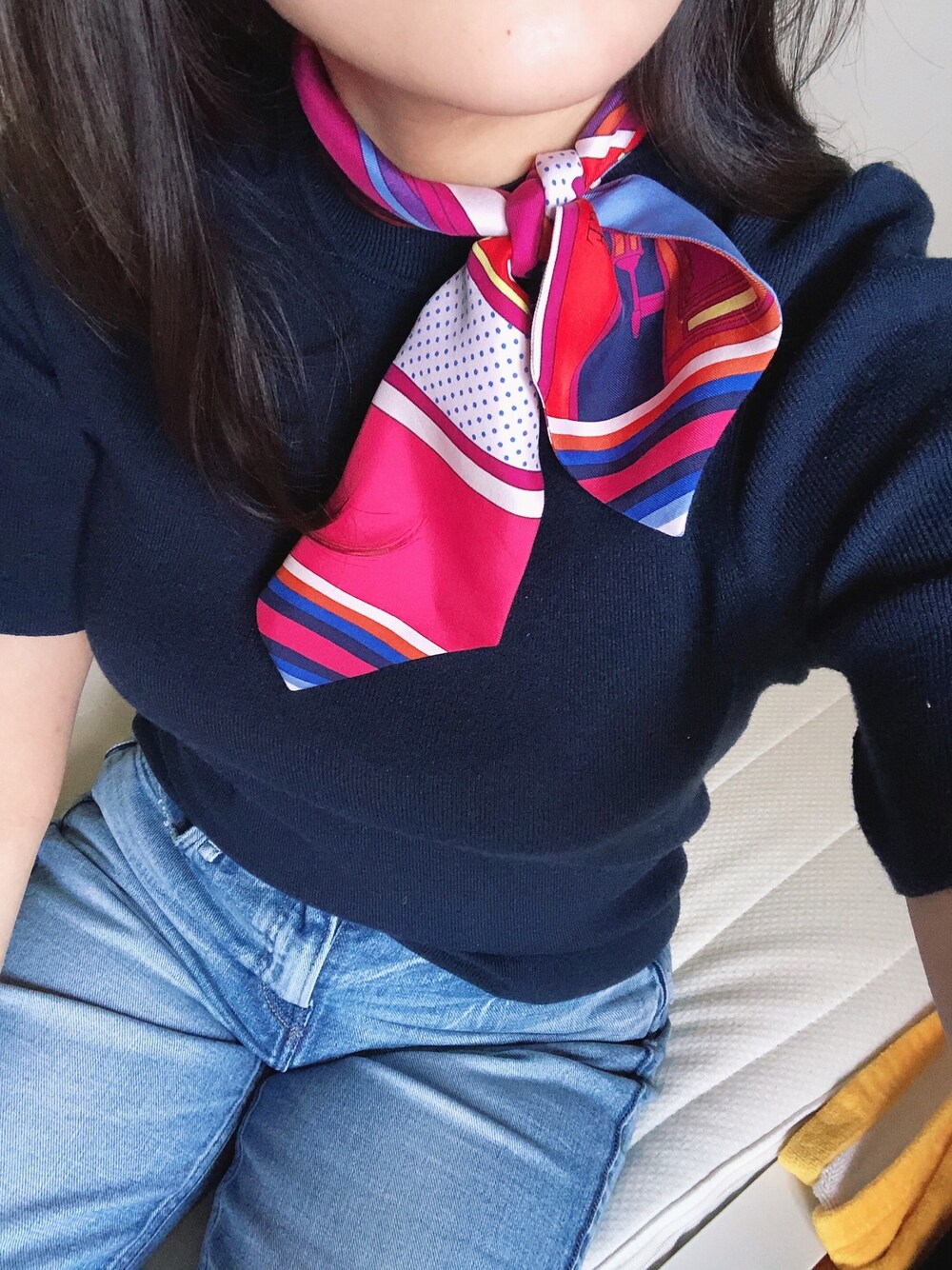 「休日スタイル、シンプルコーデ、スカーフ、パンツコーデ、デニム、HERMES、upper hights」｜「HERMESのアイテム（バンダナ/スカーフ、その他）」を使った、kihoさん（レディース・152cm）の春コーディネートの1枚目の写真