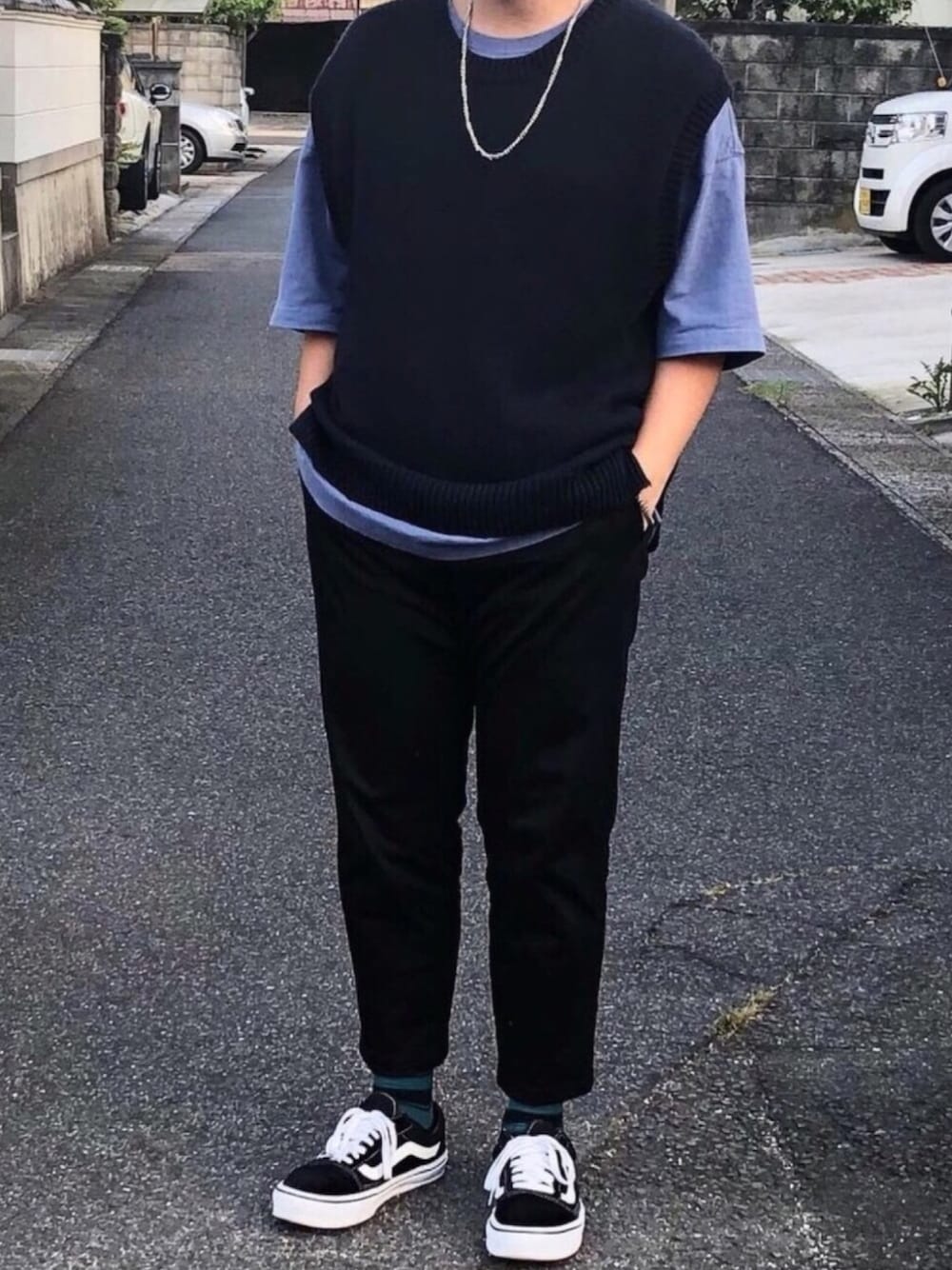 「おしゃれさんと繋がりたい、低身長、GU、ニットベスト、アンクルパンツ、ボーダーソックス、UNIQLO、シルバーアクセサリー、INTERFACTORY、VANS」｜「INTER FACTORYのWEARISTA tai × INTER FACTORY　シルバーネックレス（ネックレス、シルバー系）」を使った、ＴａＫｕ🥑さん（メンズ・168cm）の夏コーディネートの1枚目の写真