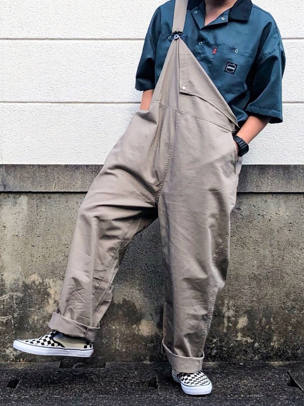 「おしゃれさんと繋がりたい、オーバーオール、シャツスタイル、クティール、VANS、スリッポン、ベージュ、低身長」｜「Instagram🥑のアイテム（その他、その他）」を使った、ＴａＫｕ🥑さん（メンズ・168cm）の秋コーディネートの1枚目の写真