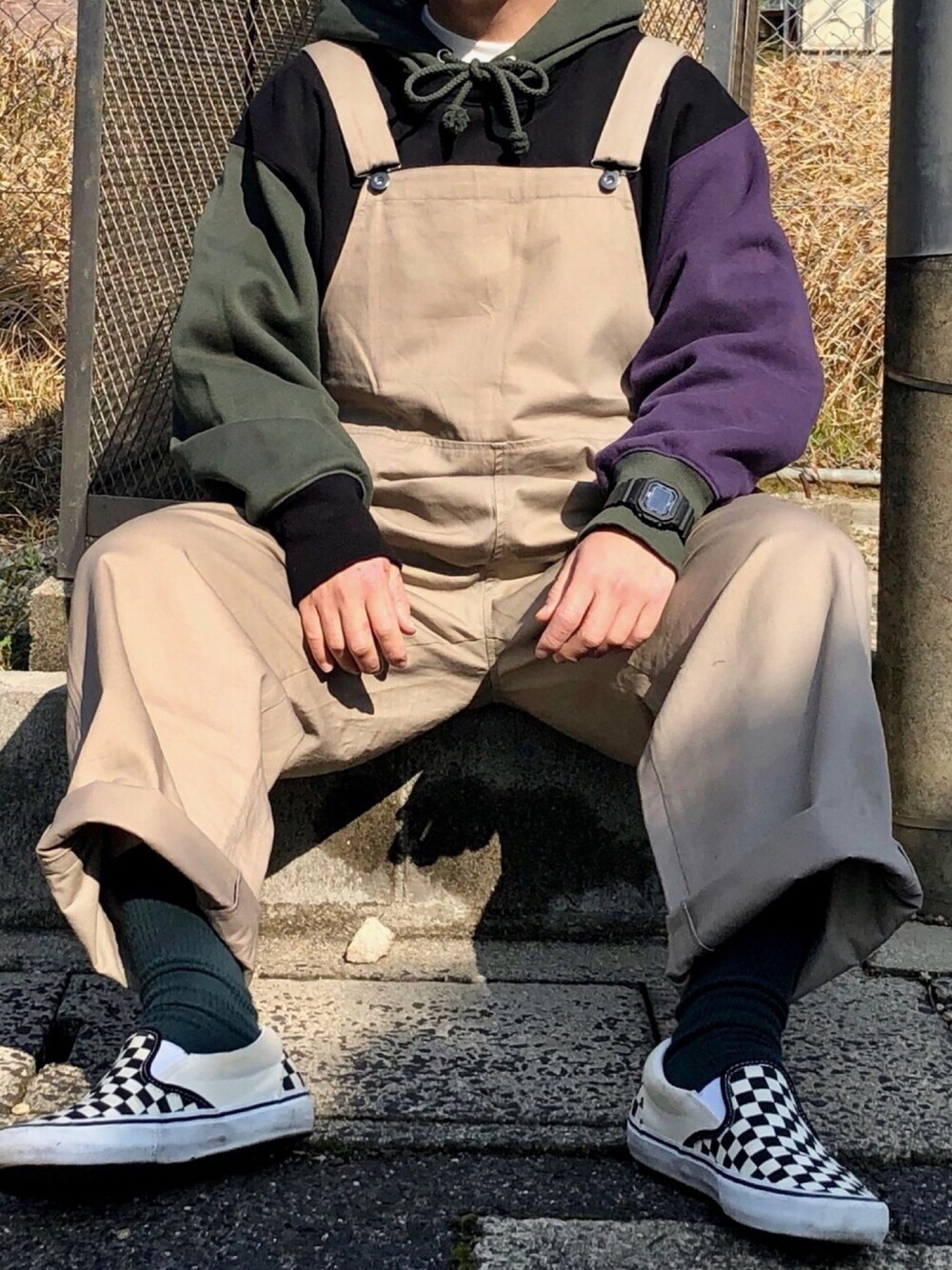 「おしゃれさんと繋がりたい、オーバーオール、パーカー、ベージュ、GU、カラーソックス、UNIQLO、VANS、スリッポン、低身長」｜「Instagram🥑のアイテム（その他、その他）」を使った、ＴａＫｕ🥑さん（メンズ・168cm）の冬コーディネートの1枚目の写真