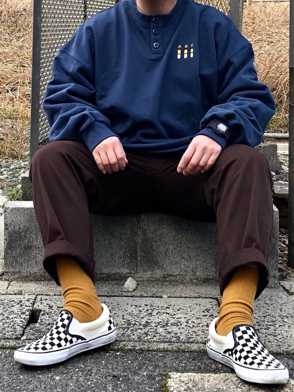 「お洒落さんとつながりたい、スウェット、GU、ブラウンパンツ、カラーソックス、UNIQLO、VANS、スリッポン、低身長」｜「Instagram🥑のアイテム（その他、その他）」を使った、ＴａＫｕ🥑さん（メンズ・168cm）の冬コーディネートの1枚目の写真