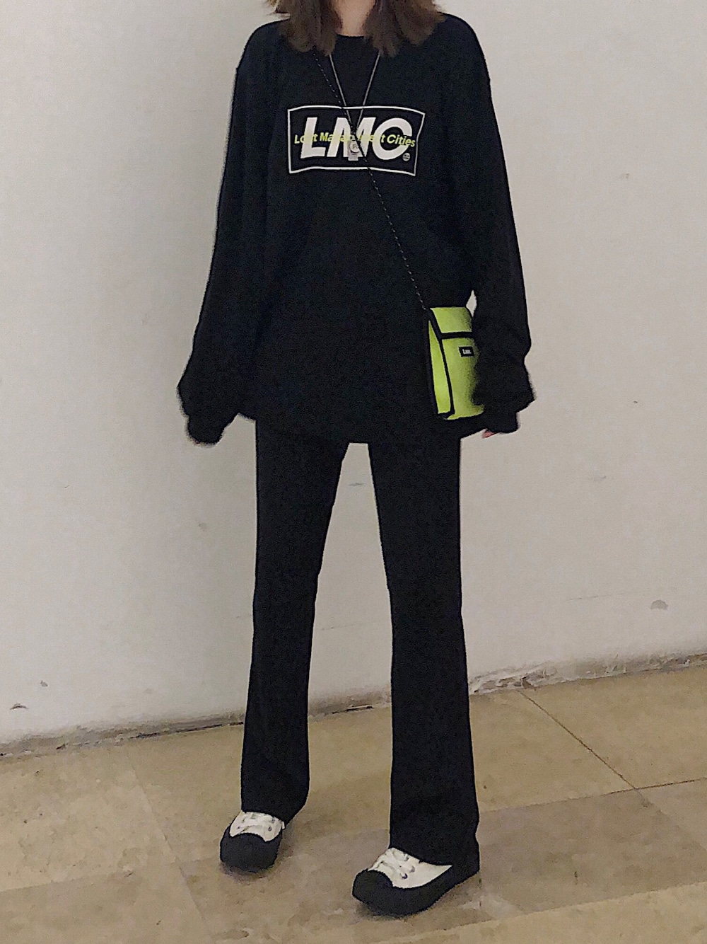 「ootd、dailylook」｜「LMCのアイテム（パーカー、ブラック系）」を使った、@1eeWJさん（レディース・160cm）の春コーディネートの1枚目の写真