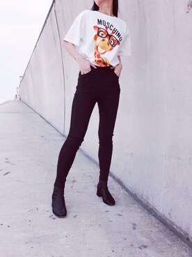 「MOSCHINO（モスキーノ）のアイテム（トップス、ホワイト系）」を使った、小朱马さん（レディース）の秋コーディネート