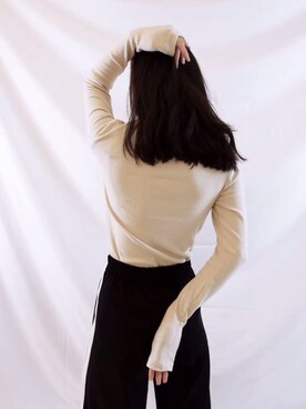 「symbolsのアイテム（ニット/セーター、ベージュ系）」を使った、小朱马さん（レディース）の秋コーディネート