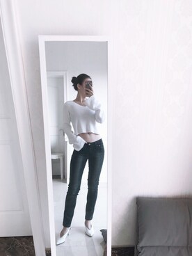 「levisのアイテム（デニムパンツ、ブルー系）」を使った、小朱马さん（レディース）の秋コーディネート