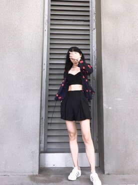 「adidas（アディダス）のアイテム（スニーカー、ホワイト系）」を使った、小朱马さん（レディース）の秋コーディネート