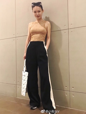 「FOREVER 21（フォーエバー トゥエンティーワン）のアイテム（タンクトップ、ベージュ系）」を使った、小朱马さん（レディース）の秋コーディネート