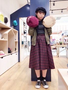 「アイテム（ハンチング/ベレー帽、ベージュ系）」を使った、14+ くずはモール店 スタッフさん（レディース・160cm）の秋コーディネート