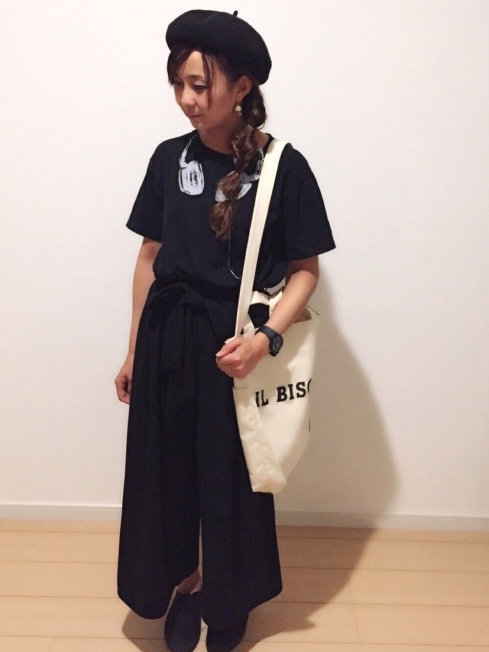 「プチプラ、シンプル、大人カジュアル、ブラックコーデ、モノトーン、ワントーンコーデ、ベレー帽、スカンツ、夏コーデ、ootd」｜「地球文化屋のアイテム（ハンチング/ベレー帽、ブラック系）」を使った、SAYAKA.sさん（レディース・156cm）の夏コーディネートの1枚目の写真