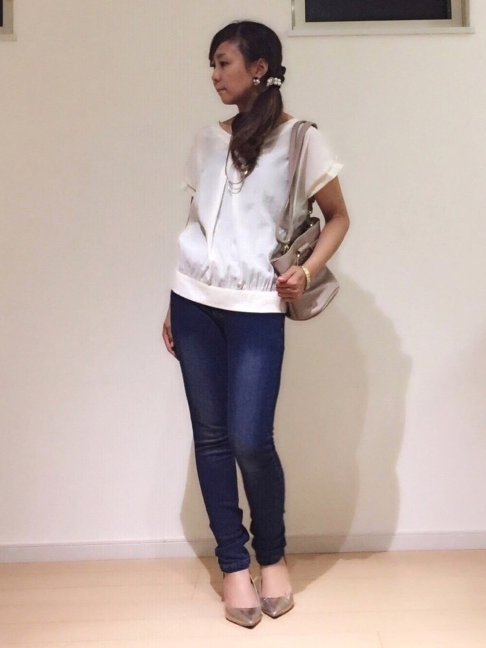 「プチプラ、シンプル、大人カジュアル、大人かわいい、スキニーデニム、デニム、バケツバッグ、夏コーデ、ootd」｜「DAISOのアイテム（アクセサリー、ゴールド系）」を使った、SAYAKA.sさん（レディース・156cm）の夏コーディネートの1枚目の写真