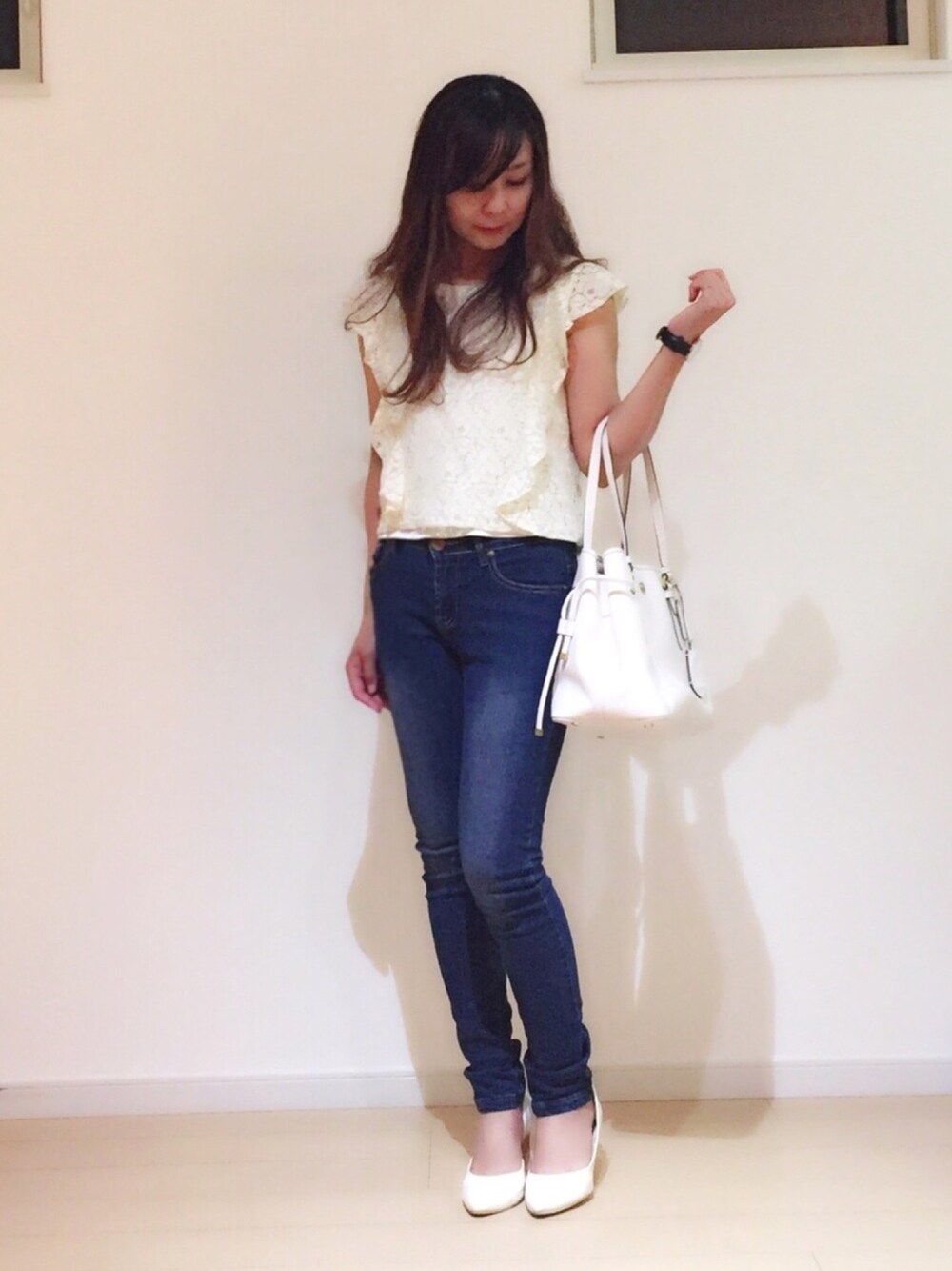 「プチプラ、シンプル、大人かわいい、レース、スキニーデニム、白、夏コーデ、ootd」｜「キャンドゥのアイテム（ピアス（両耳用）、ホワイト系）」を使った、SAYAKA.sさん（レディース・156cm）の秋コーディネートの1枚目の写真