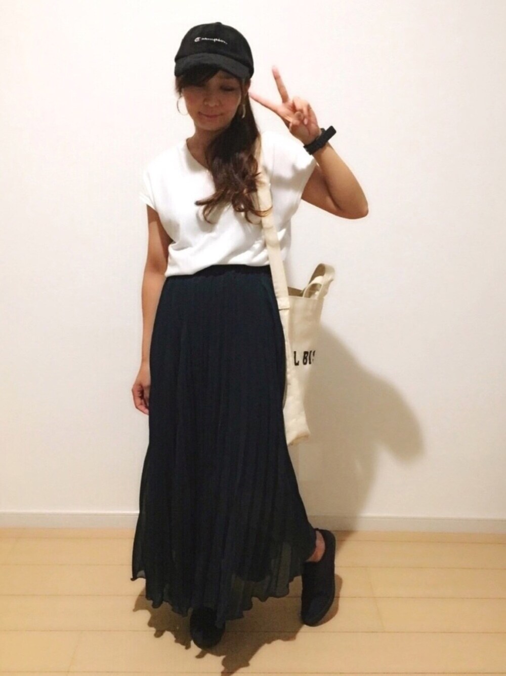 「プチプラ、シンプル、大人カジュアル、キャップ、ベロア、プリーツスカート、秋コーデ、ラブアンドピース2017、ootd」｜「Championのアイテム（キャップ、ブラック系）」を使った、SAYAKA.sさん（レディース・156cm）の秋コーディネートの1枚目の写真