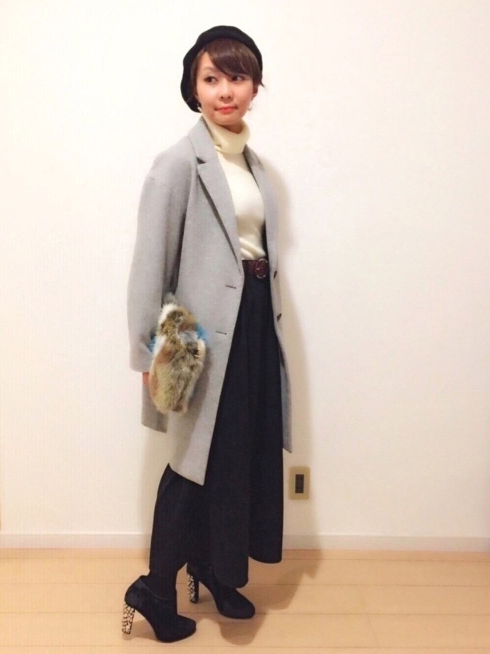 「プチプラ、しまむら、大人かわいい、ベレー帽、タートルネック、チェスターコート、スカンツ、ファー小物、冬コーデ、ootd」｜「地球文化屋のアイテム（ハンチング/ベレー帽、ブラック系）」を使った、SAYAKA.sさん（レディース・156cm）の冬コーディネートの1枚目の写真