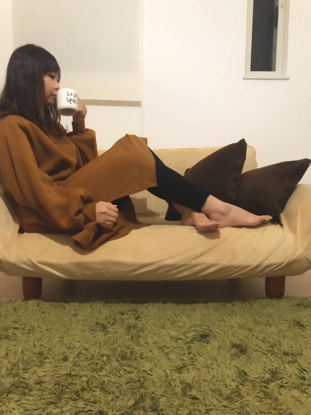 「おうちファッション、春コーデ、プチプラ、シンプル、大人カジュアル、スウェット、ワンピース、バルーンスリーブ、おしゃれさんと繋がりたい、ootd」｜「no brandのアイテム（ワンピース/ドレス、ブラウン系）」を使った、SAYAKA.sさん（レディース・156cm）の春コーディネートの1枚目の写真