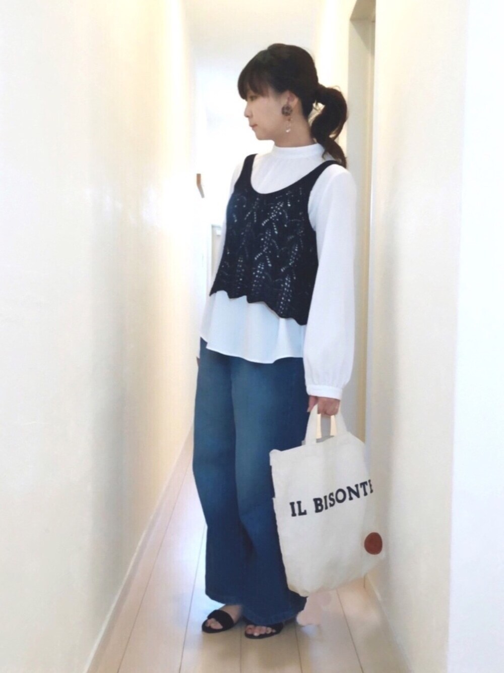 「春コーデ、プチプラ、シンプル、ゆるコーデ、ブラウス、ワイドパンツ、GU、トートバッグ、おしゃれさんと繋がりたい、ootd」｜「GUのアイテム（ニット/セーター、その他）」を使った、SAYAKA.sさん（レディース・156cm）の春コーディネートの1枚目の写真