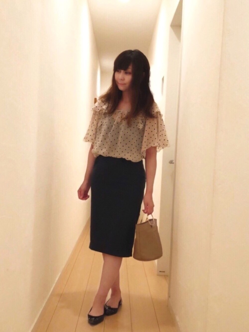 「春夏コーデ、プチプラ、シンプル、大人ガーリー、タイトスカート、シアー、ドット柄、バレエシューズ、おしゃれさんと繋がりたい、ootd」｜「THANK YOU MARTのアイテム（ピアス（両耳用）、ゴールド系）」を使った、SAYAKA.sさん（レディース・156cm）の春コーディネートの1枚目の写真