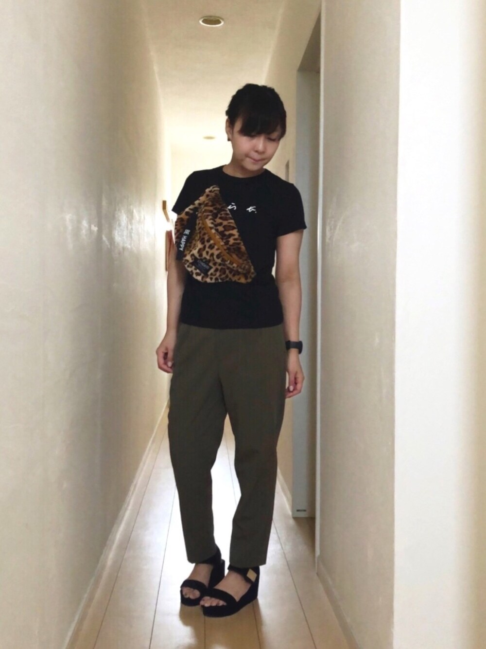 「春夏コーデ、プチプラ、シンプル、大人カジュアル、Tシャツ、ロゴT、テーパードパンツ、厚底サンダル、おしゃれさんと繋がりたい、ootd」｜「no brandのアイテム（アクセサリー、その他）」を使った、SAYAKA.sさん（レディース・156cm）の夏コーディネートの1枚目の写真