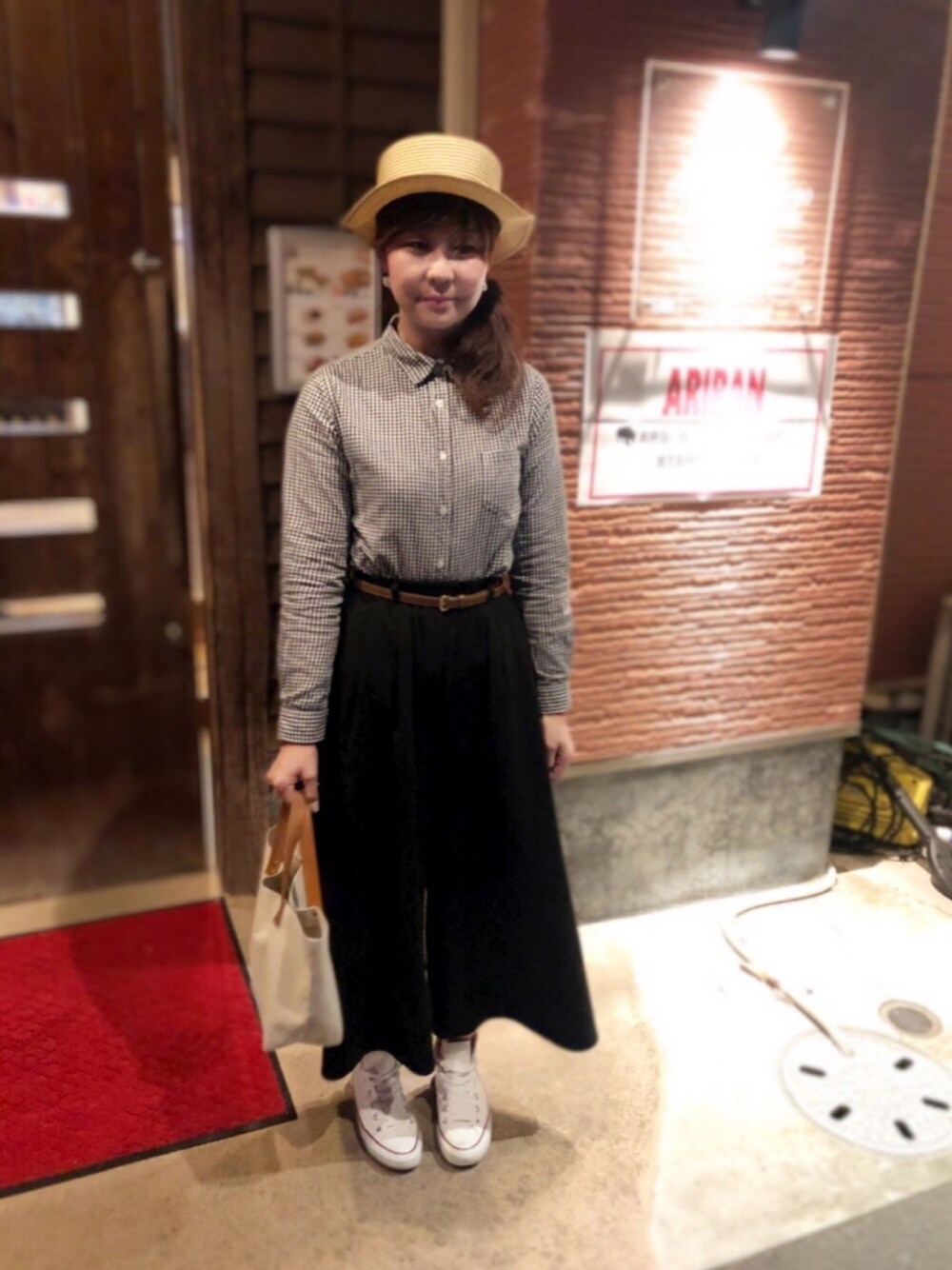 「春夏コーデ、プチプラ、シンプル、大人カジュアル、カンカン帽、チェックシャツ、ワイドパンツ、コンバース、おしゃれさんと繋がりたい、ootd」｜「DAISOのアイテム（ハット、ブラウン系）」を使った、SAYAKA.sさん（レディース・156cm）の夏コーディネートの1枚目の写真
