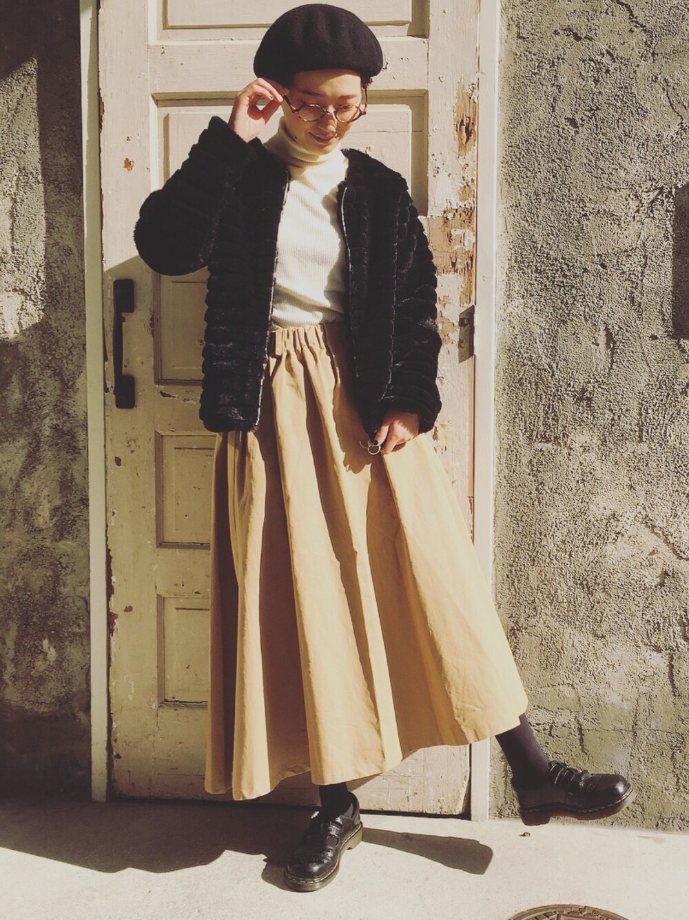 「ベレー帽、ﾏﾙﾒｶﾞﾈ、ベージュスカート、ロングスカート、高身長女子、Dr.Martens、タートルネック、プチプラ」｜「zootieのアイテム（ハンチング/ベレー帽、ブラック系）」を使った、ちょりすさん（レディース・165cm）の春コーディネートの1枚目の写真
