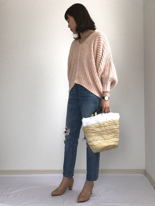 ざっくりオフショルダーで鎖骨をアピール