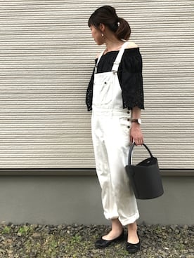「ブラック×ホワイト」｜「アイテム（オールインワン・サロペット）」を使った、IKUmamaさん（レディース・159cm）の春コーディネート