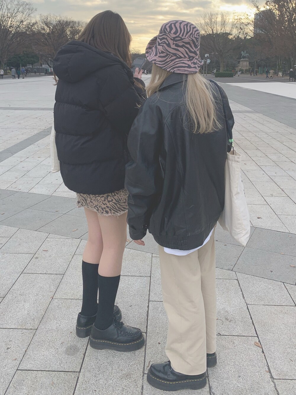 「ootd、Dr.Martens、ドクターマーチン、ダウンジャケット、レザージャケット、GU、プチプラ、休日スタイル、古着、ゼブラ柄」｜「GUのアイテム（ダウンジャケット/コート、ブラック系）」を使った、YUKAさん（レディース・167cm）の冬コーディネートの1枚目の写真