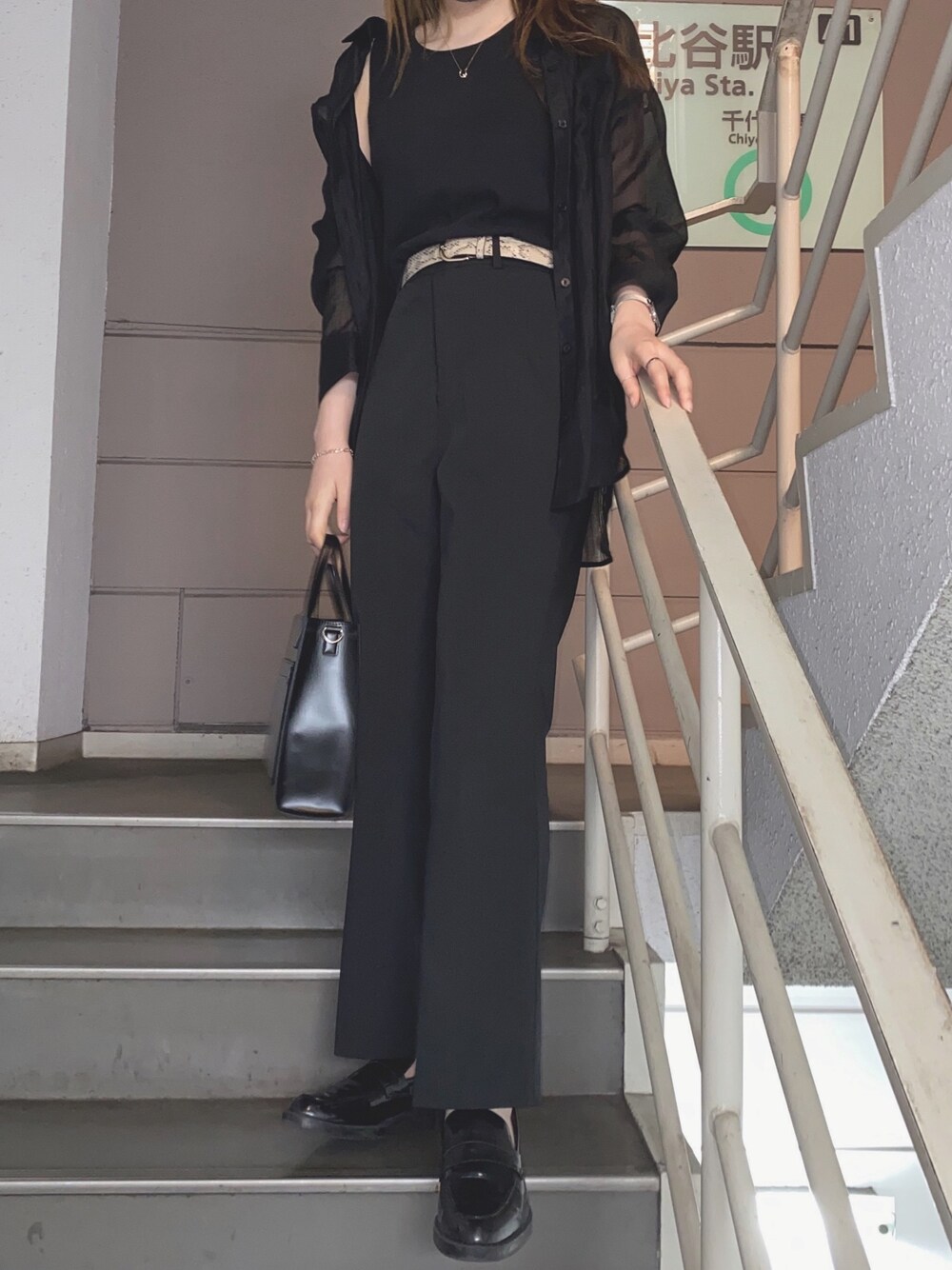 「大人カジュアル、シンプルコーデ、プチプラコーデ、大人コーデ、カジュアルコーデ、デート、オトナ女子、韓国ファッション、シースルー、透け感」｜「ZARAのアイテム（ローファー、ブラック系）」を使った、YUKAさん（レディース・167cm）の夏コーディネートの1枚目の写真