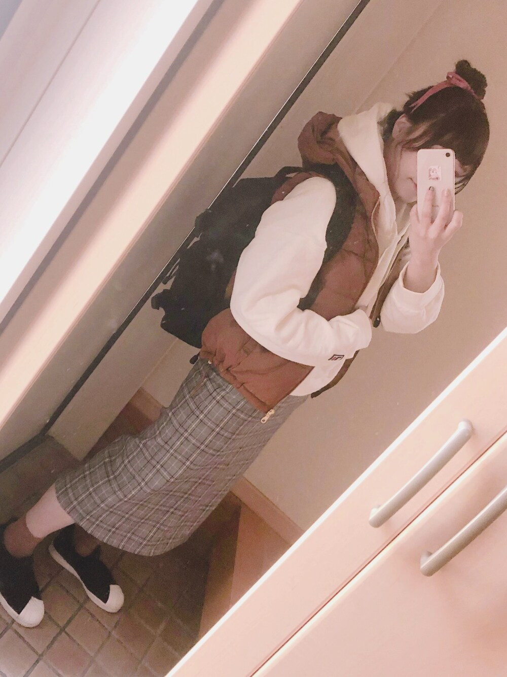 「秋コーデ、dazzlin、パーカー、マーキュリーデュオ(MERCURYDUO)、addidas、GU、バックパック」｜「MERCURYDUOのアイテム（パーカー、ホワイト系）」を使った、おいもちゃんさん（レディース・150cm）の秋コーディネートの1枚目の写真