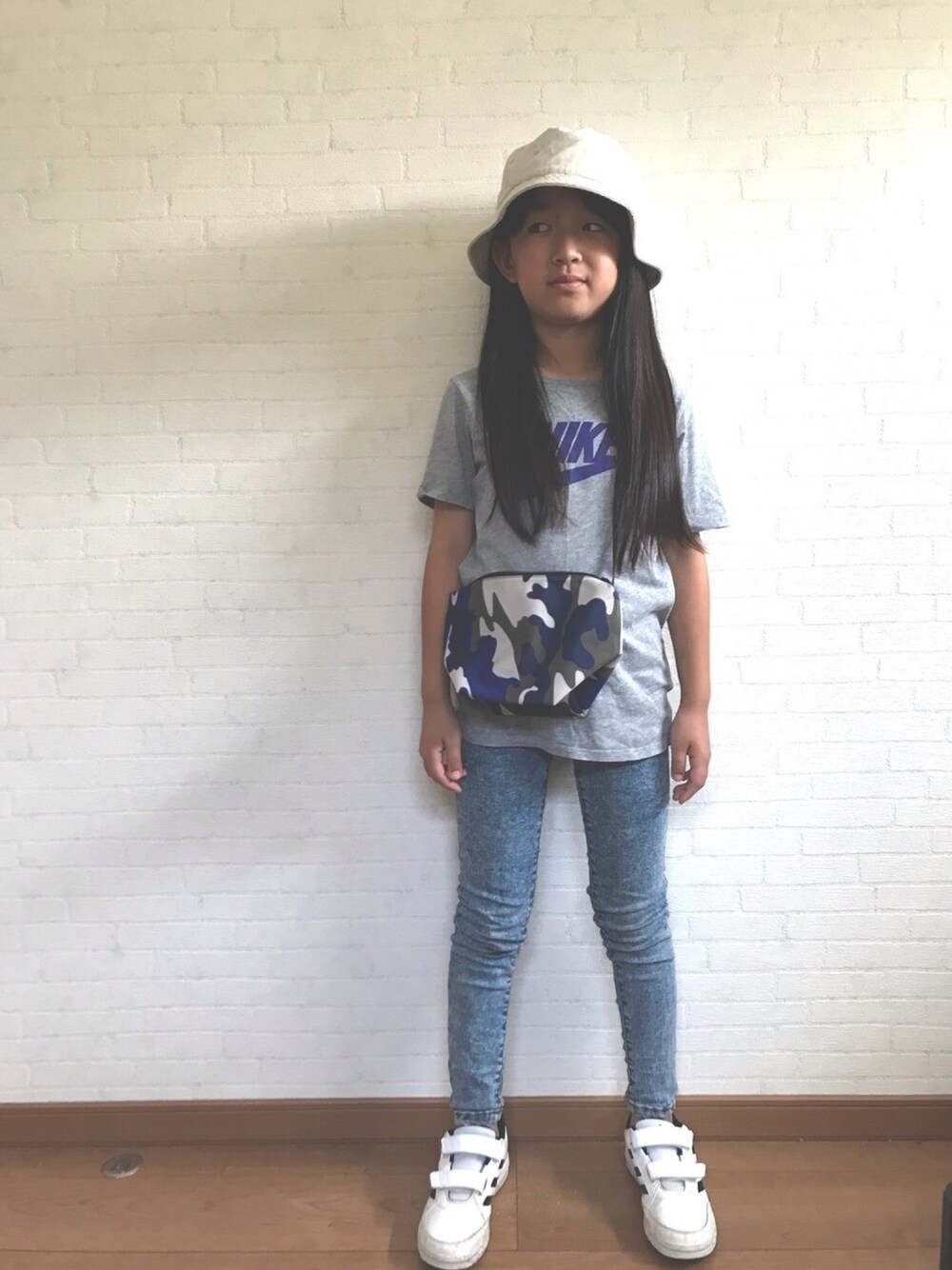 「ハット、デニム、スポーツミックス」｜「NIKEのアイテム（Tシャツ/カットソー、グレー系）」を使った、nayu*さん（キッズ・130cm）の夏コーディネートの1枚目の写真