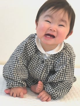 「アイテム（ロンパース、ブラック系）」を使った、おはなさん（キッズ・70cm）の春コーディネート