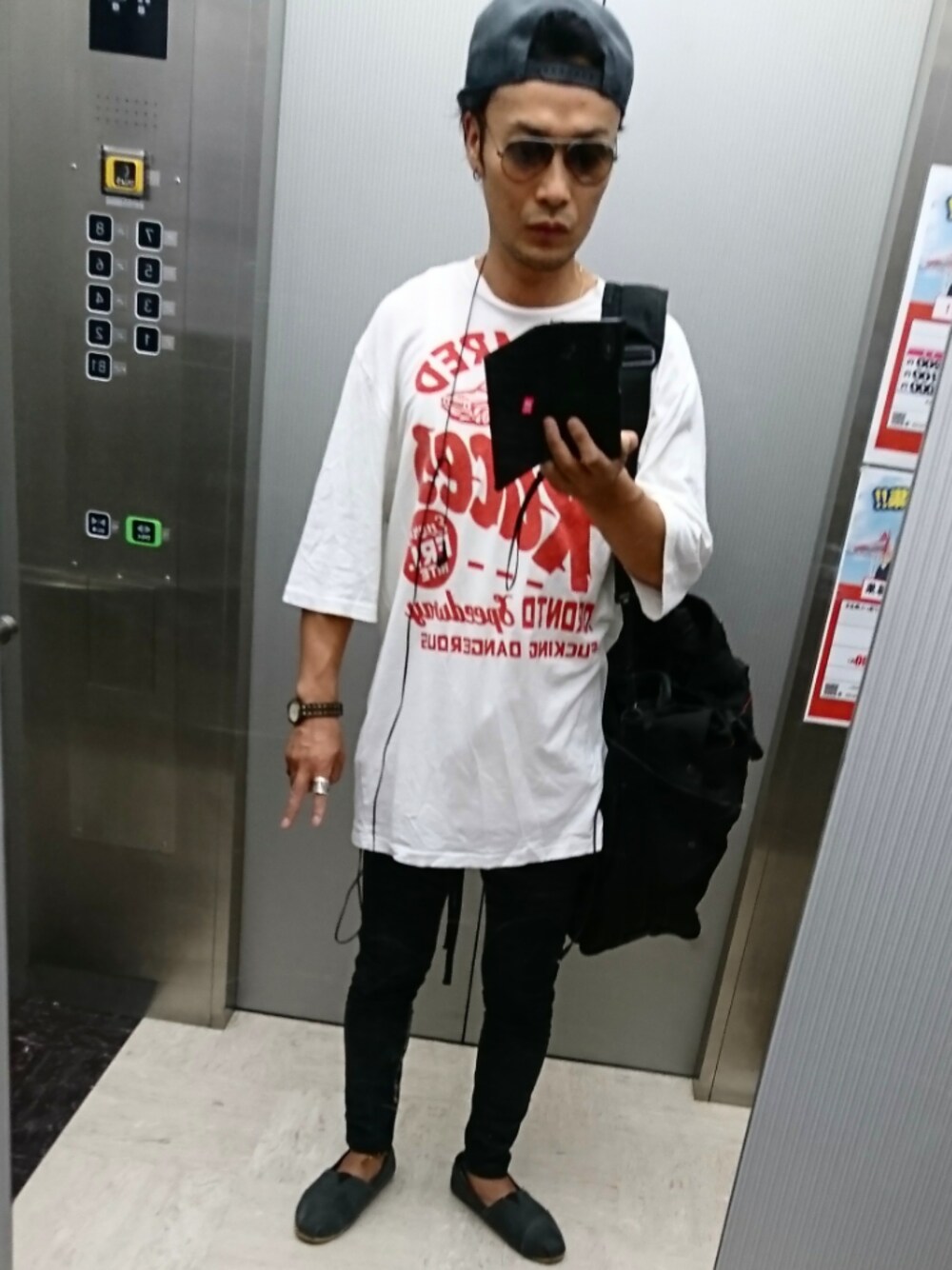「夏、シンプル、ラフ、ビックシルエット、Tシャツ、オトナカジュアル、ストリート、ootd、フォローミー」｜「BRIEFINGのCUBBY（ボストンバッグ、ブラック系）」を使った、hide yoshiさん（メンズ・170cm）の夏コーディネートの1枚目の写真