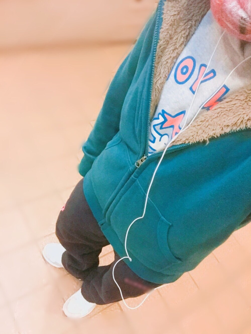 「冬、体育大生、日常、冬の暖かい日、スウェット」｜「UNIQLOのアイテム（パーカー、グレー系）」を使った、なむ。さん（レディース・151cm）の冬コーディネートの1枚目の写真