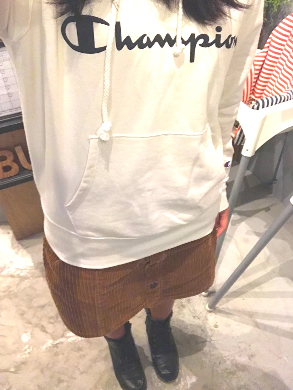 「Champion、体育大生、秋コーデ」｜「ChampionのＣｈａｍｐｉｏｎモノトーンＨＯＯＤＥＤ（パーカー、ホワイト系）」を使った、なむ。さん（レディース・151cm）の秋コーディネートの1枚目の写真