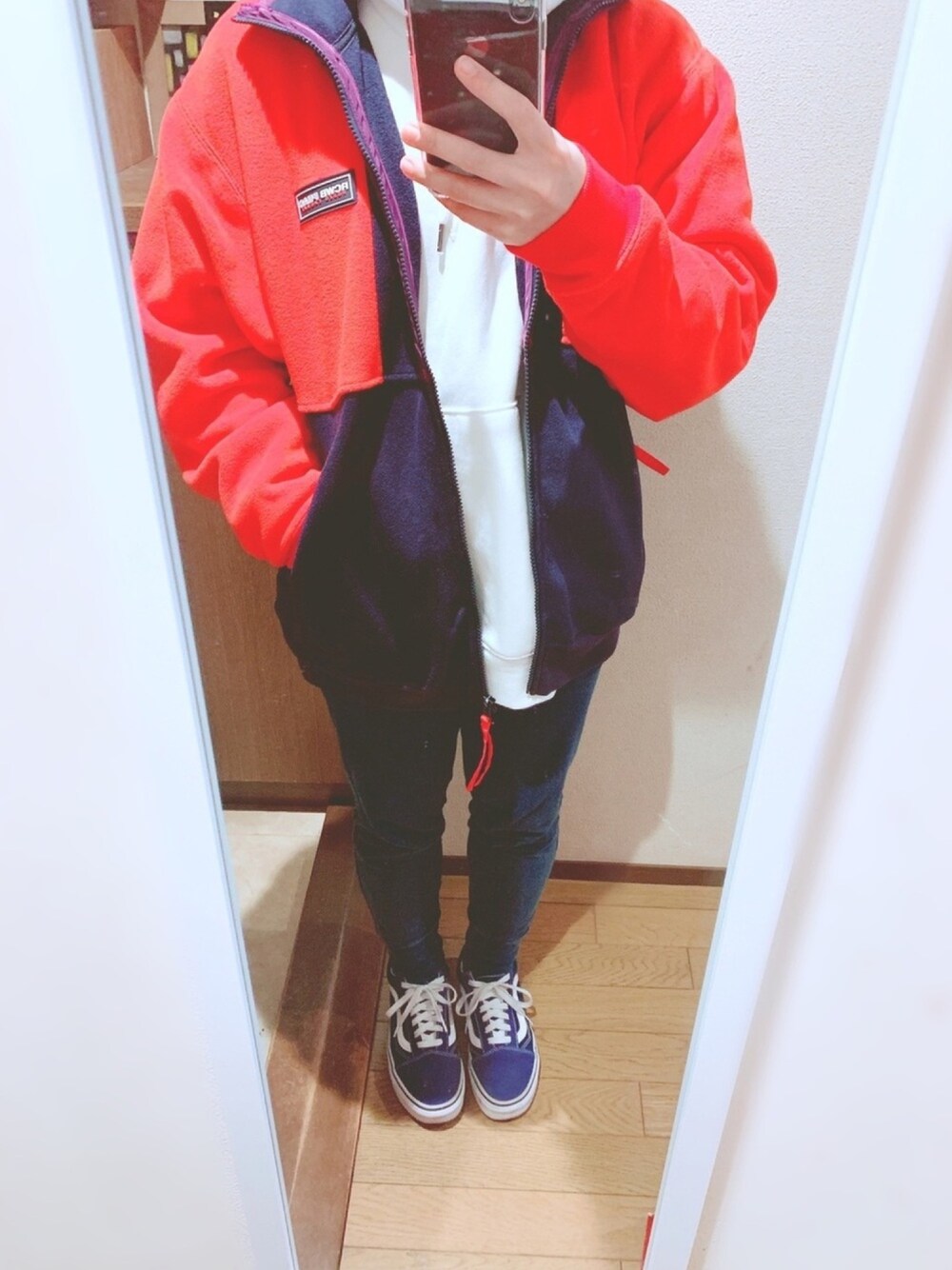 「体育大生、体育大生の休日、カラーコーデ、赤コーデ、RODEO CROWNS WIDE BOWL、GU、VANS、パーカー、スウエットパンツ、スニーカー」｜「RODEO CROWNS WIDE BOWLのPEAC フリース ジップ トップス（カバーオール、レッド系）」を使った、なむ。さん（レディース・151cm）の冬コーディネートの1枚目の写真