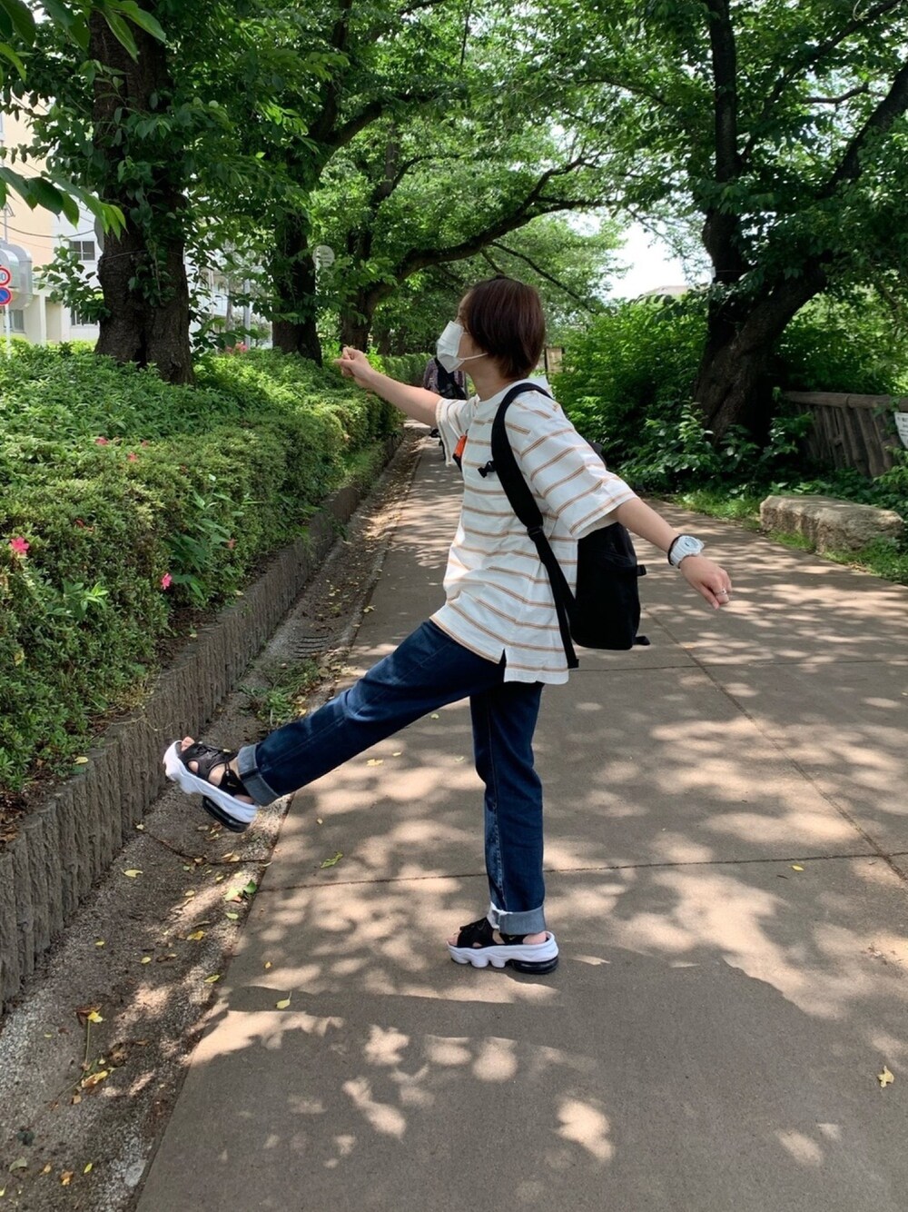 「春夏コーデ、おさがりコーデ、おさんぽコーデ、NIKE、ニコアンド、低身長女子、厚底サンダル」｜「父ちゃん古着のアイテム（Tシャツ/カットソー、ホワイト系）」を使った、なむ。さん（レディース・151cm）の春コーディネートの1枚目の写真