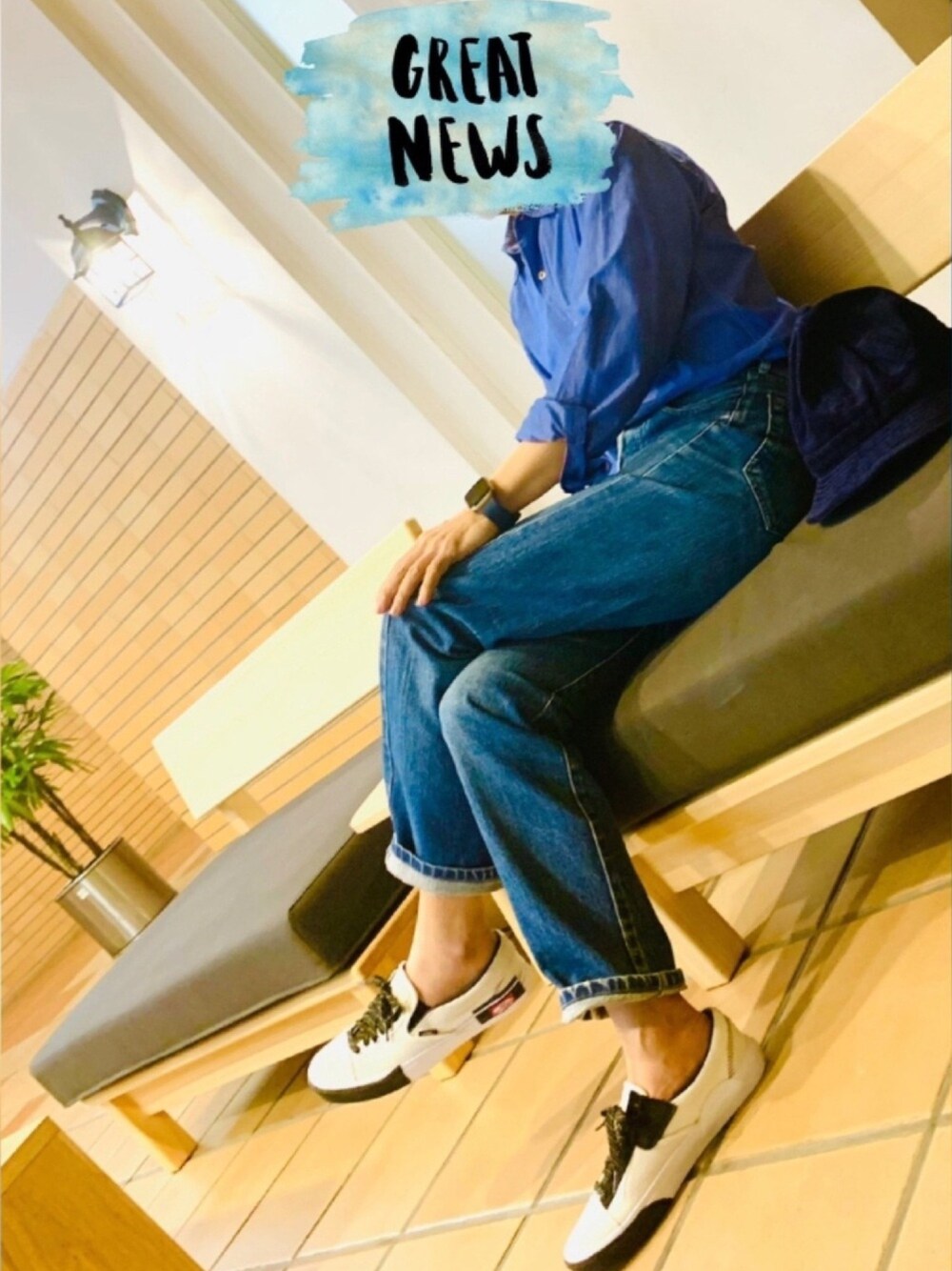 「Levi's、levi's701xx、701、おしゃれさんと繋がりたい、スニーカー、バンズ、Apple Watch」｜「levi's701xxのアイテム（デニムパンツ、ブルー系）」を使った、tomonsmakeさん（メンズ・170cm）の春コーディネートの1枚目の写真