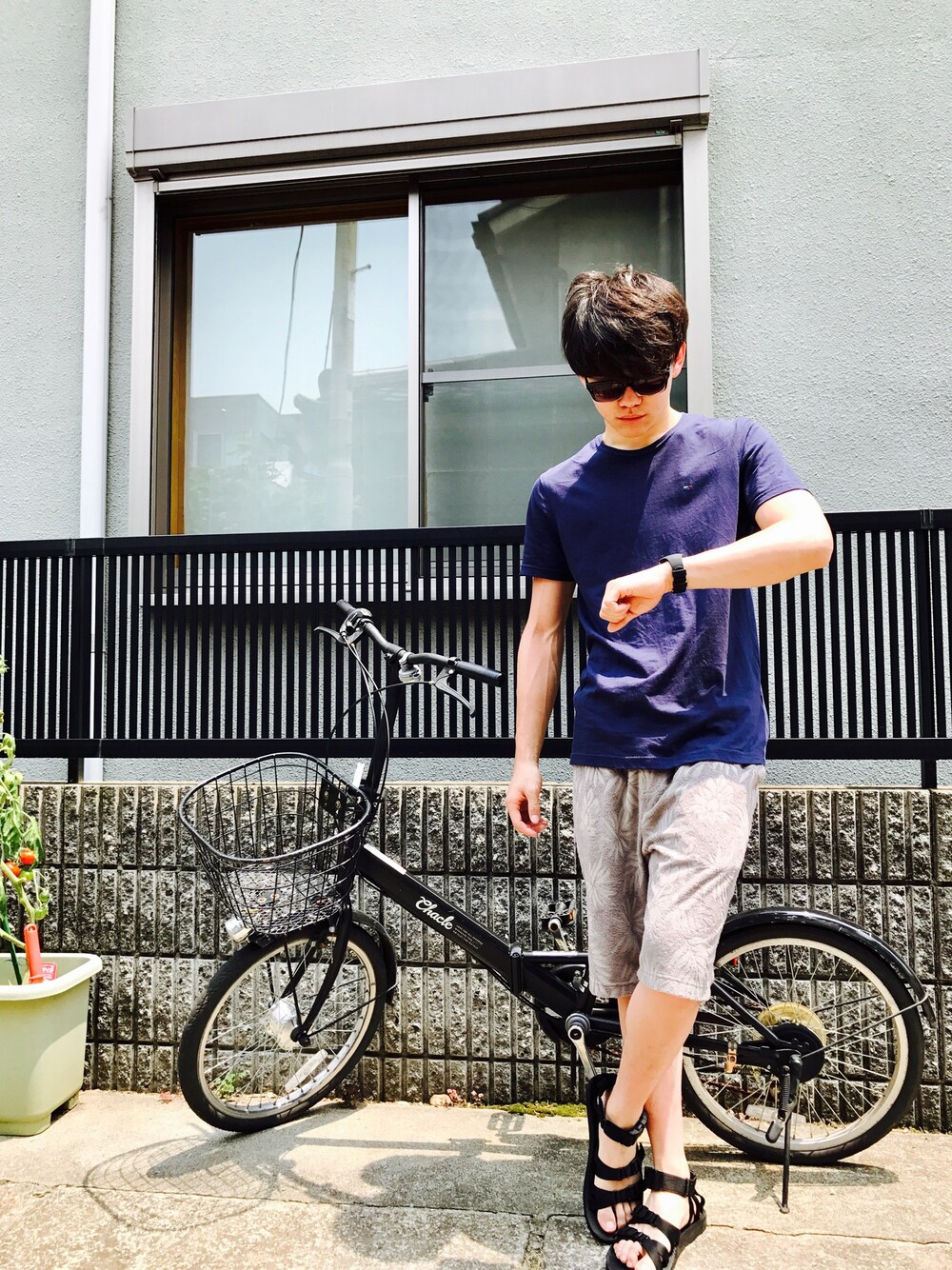 「シンプルコーデ、夏、休日スタイル、ラフ、サマースタイル、大人カジュアル」｜「Tevaの【Teva/テバ】 ALP：アルプ#（サンダル、ブラック系）」を使った、千里🇨🇳🇯🇵さん（メンズ・170cm）の夏コーディネートの1枚目の写真
