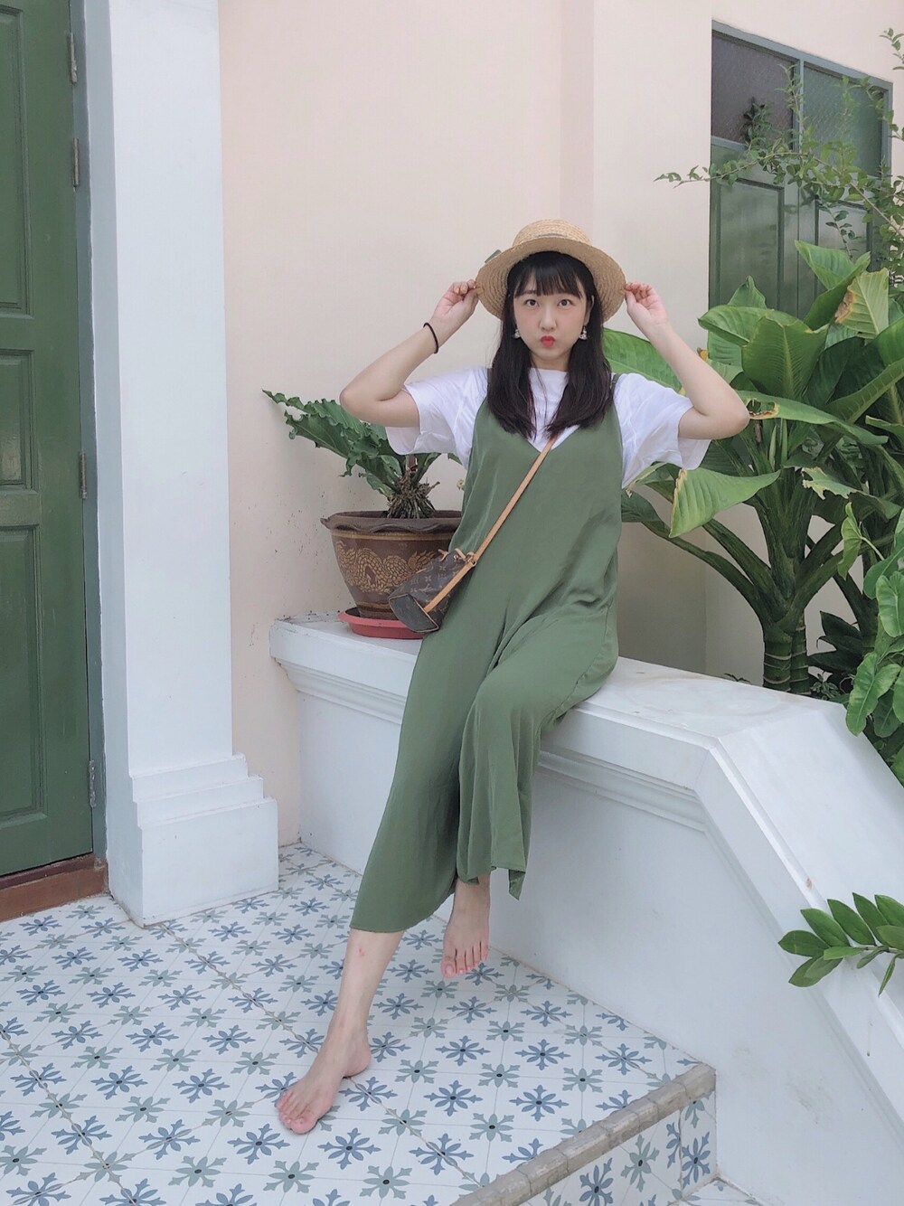 「MERLOTのアイテム（つなぎ/オールインワン、グリーン系）」を使った、kociscreamさん（レディース・168cm）の秋コーディネートの1枚目の写真