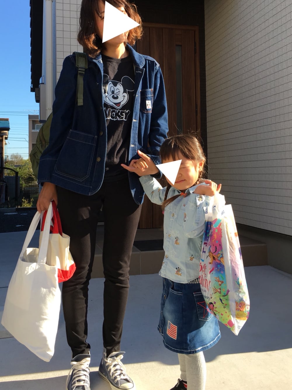 「CHUMS、デニムジャケット、ミッキー、フリークスストア、ユニクロ、ZARA」｜「CHUMSのアイテム（デニムジャケット、ブルー系）」を使った、NonYuupiiさん（レディース・168cm）の秋コーディネートの1枚目の写真