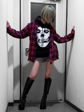 「MISFITS（ミスフィッツ）のアイテム」を使った、来来さん（レディース・153cm）の冬コーディネート